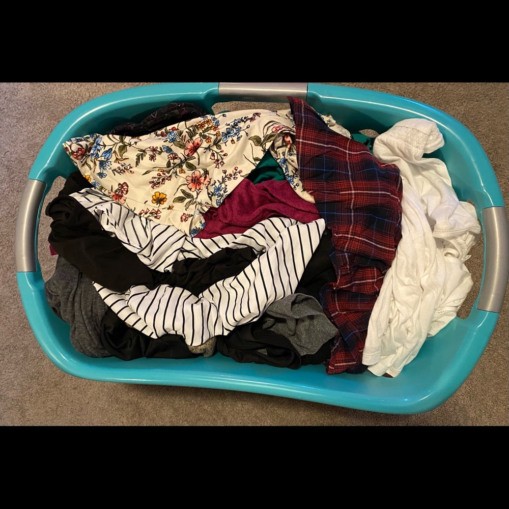 WOMENS LARGE LOT WITH BAGS
